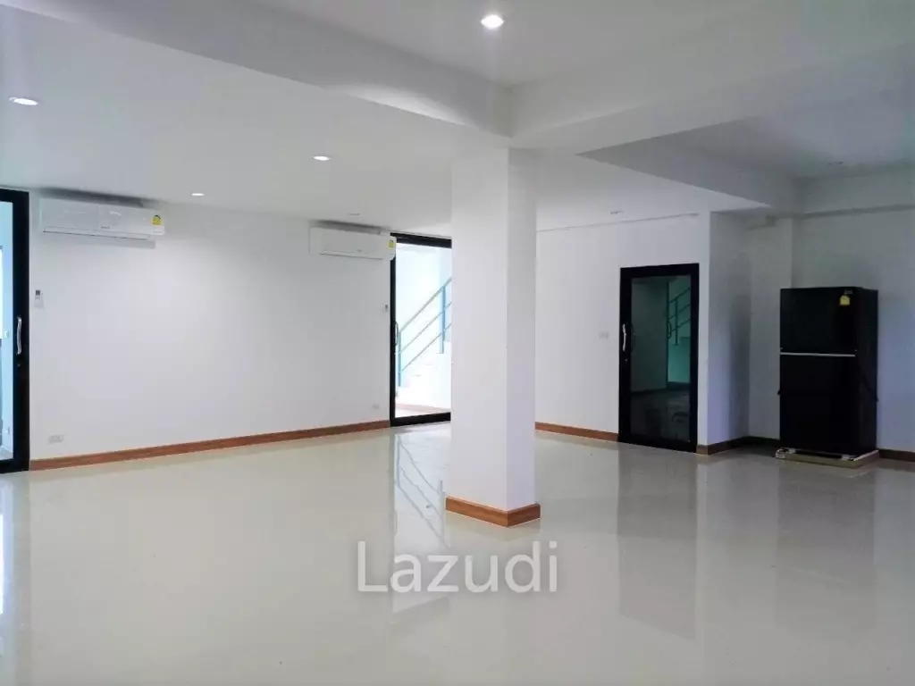 Commercial Building Sukhumvit Road in Pattaya For Sale