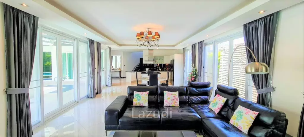 6 Bedroom Palm Oasis Villa For Sale in Pattaya