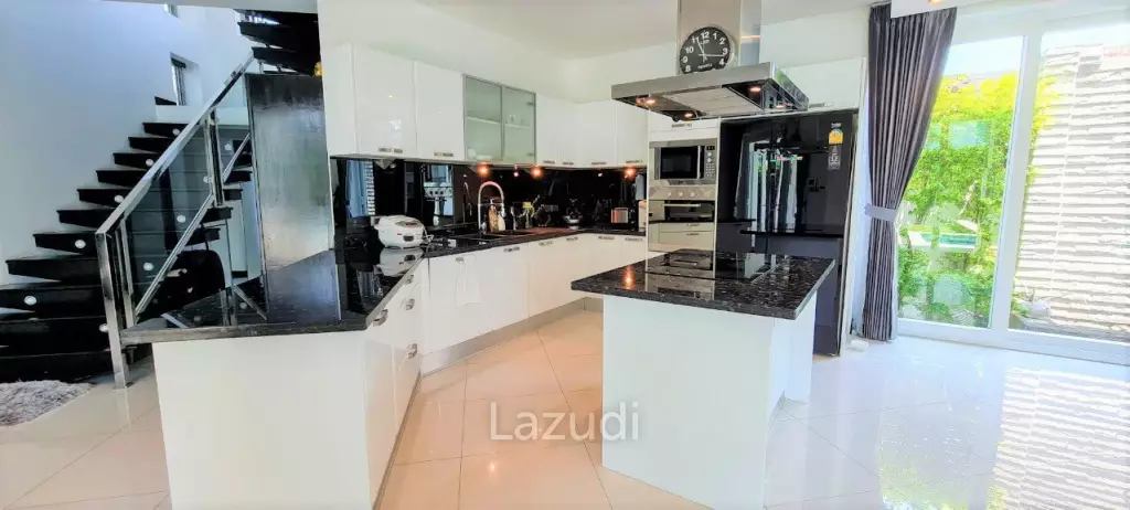 6 Bedroom Palm Oasis Villa For Sale in Pattaya