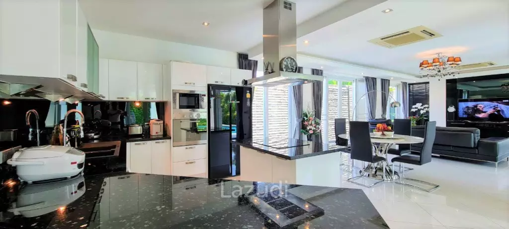 6 Bedroom Palm Oasis Villa For Sale in Pattaya