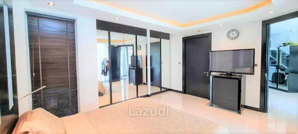 6 Bedroom Palm Oasis Villa For Sale in Pattaya
