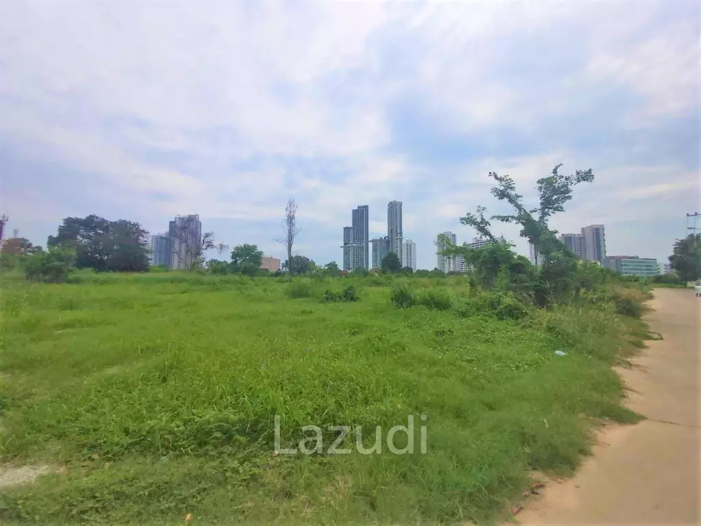 Land 15 Rai For Sale in North Pattaya