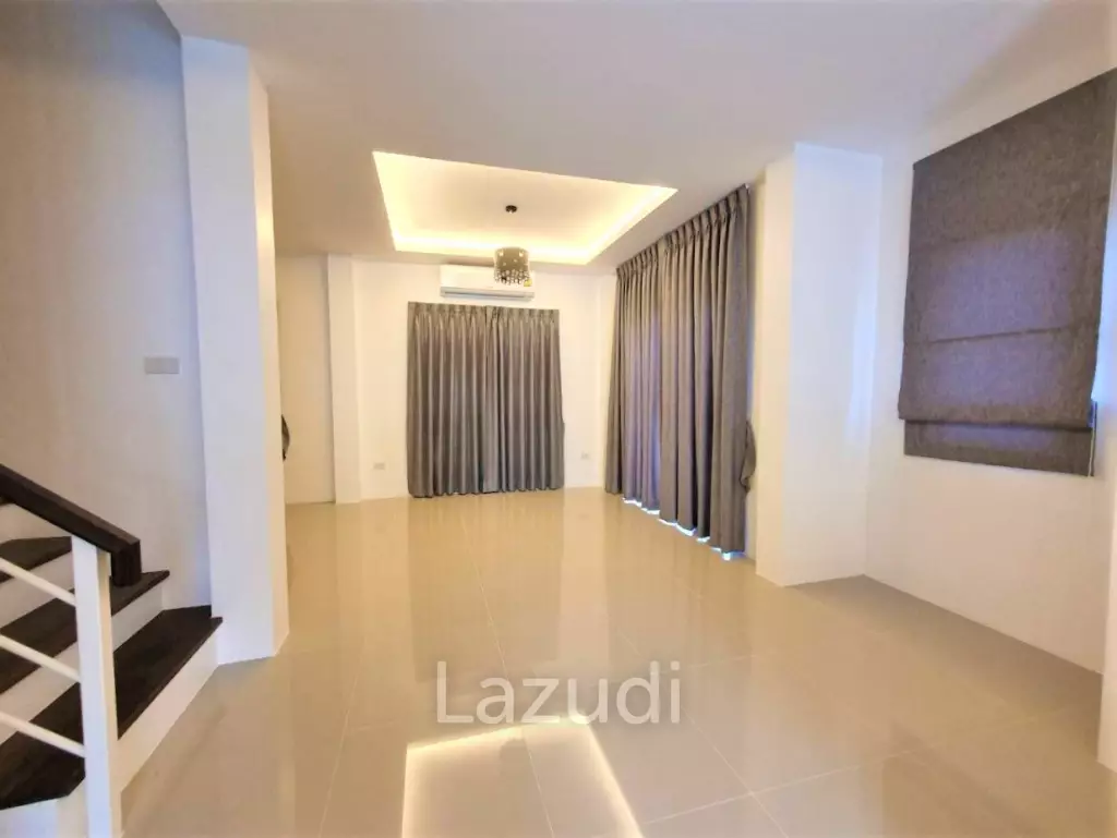 3 Bed 216 SQ.M Uraiwan Grand Villa Pattaya