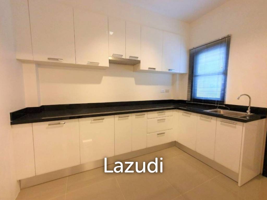 3 Bed 216 SQ.M Uraiwan Grand Villa Pattaya