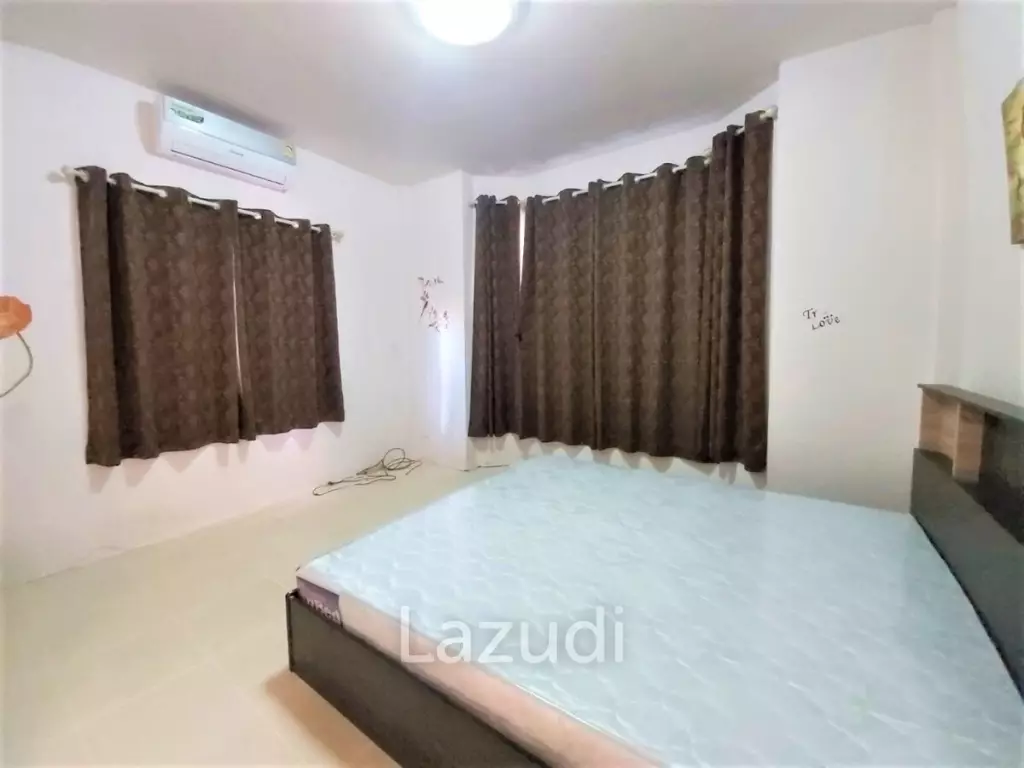 Vanalee Village House for Sale in East Pattaya