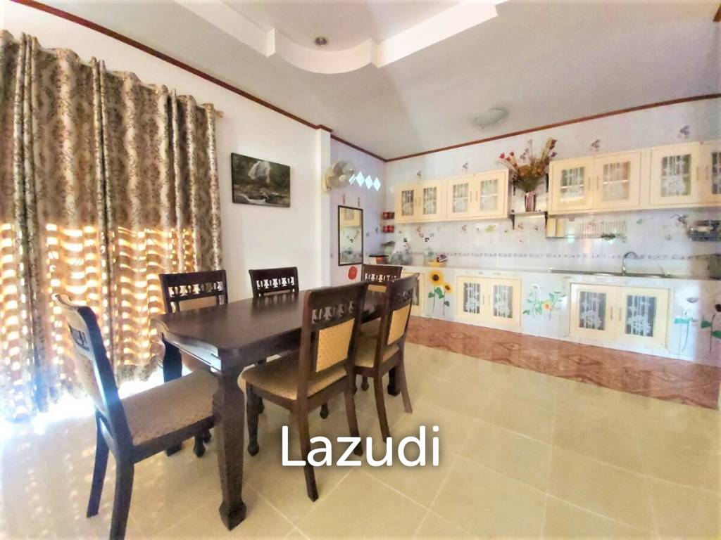 Vanalee Village House for Sale in East Pattaya