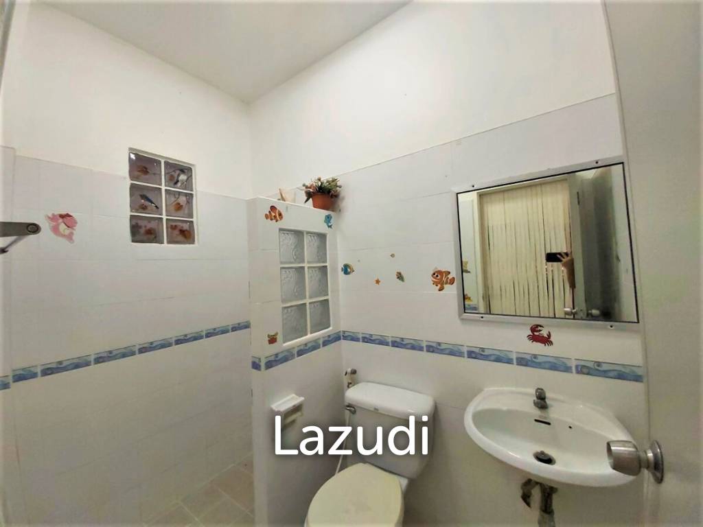 Vanalee Village House for Sale in East Pattaya