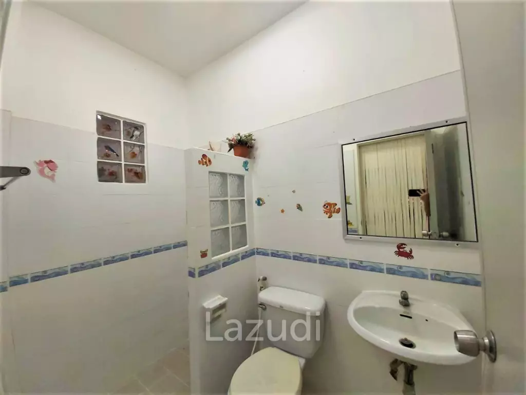 Vanalee Village House for Sale in East Pattaya