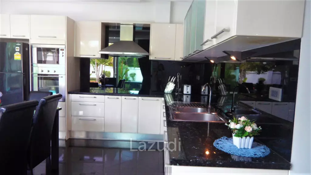 Palm Oasis Pool Villa for Sale in Pattaya