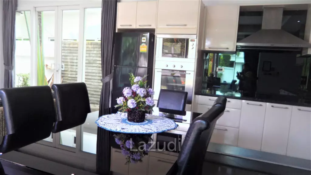 Palm Oasis Pool Villa for Sale in Pattaya