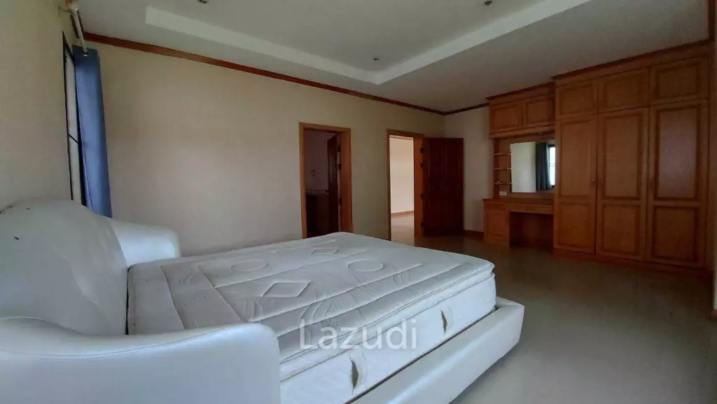 Grange Park Villa House for Sale in Pattaya