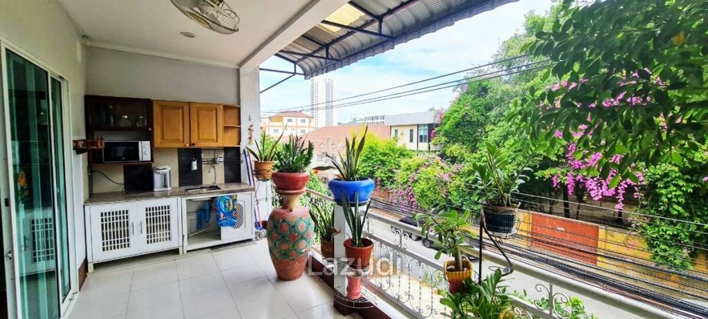 Commercial Building for Sale in Pattaya