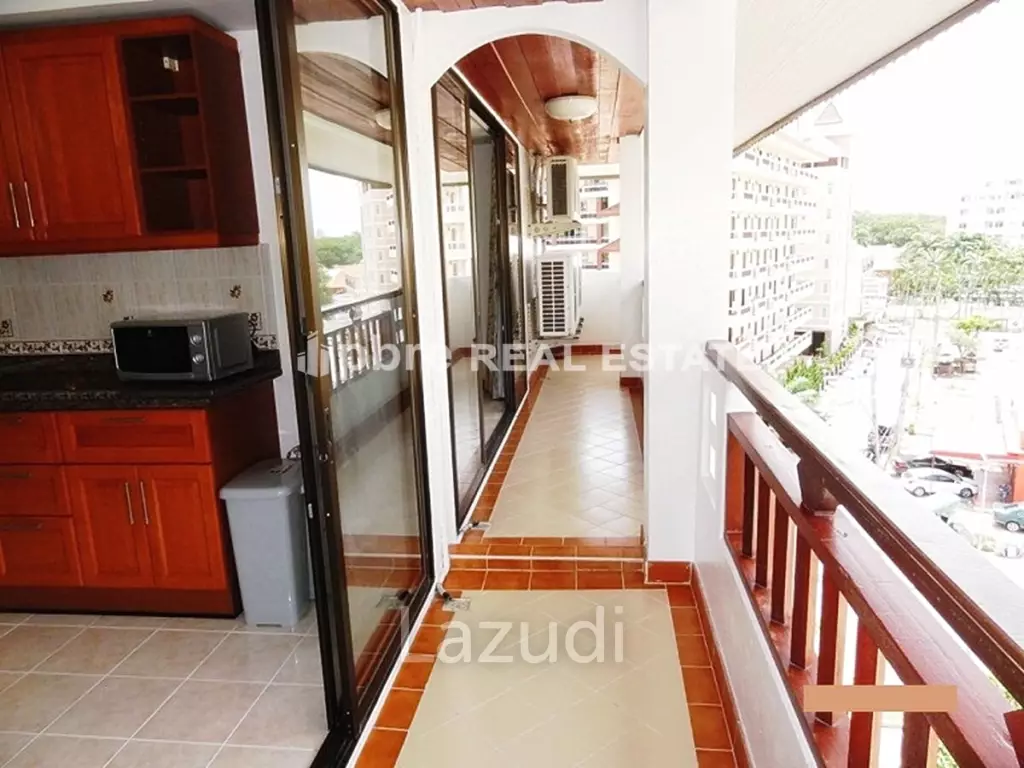 Condo at Shining Star for Sale in Jomtien