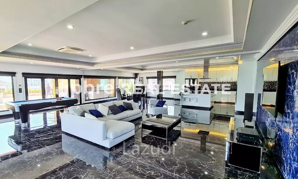 Amazing Penthouse Condo Pratumnak Pattaya