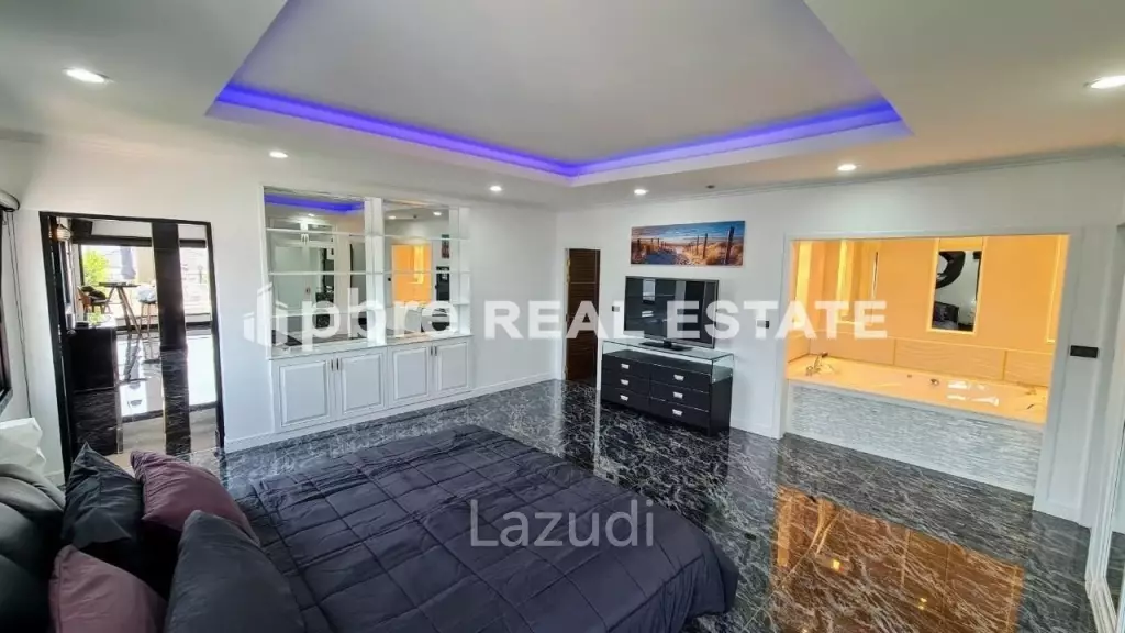 Amazing Penthouse Condo Pratumnak Pattaya