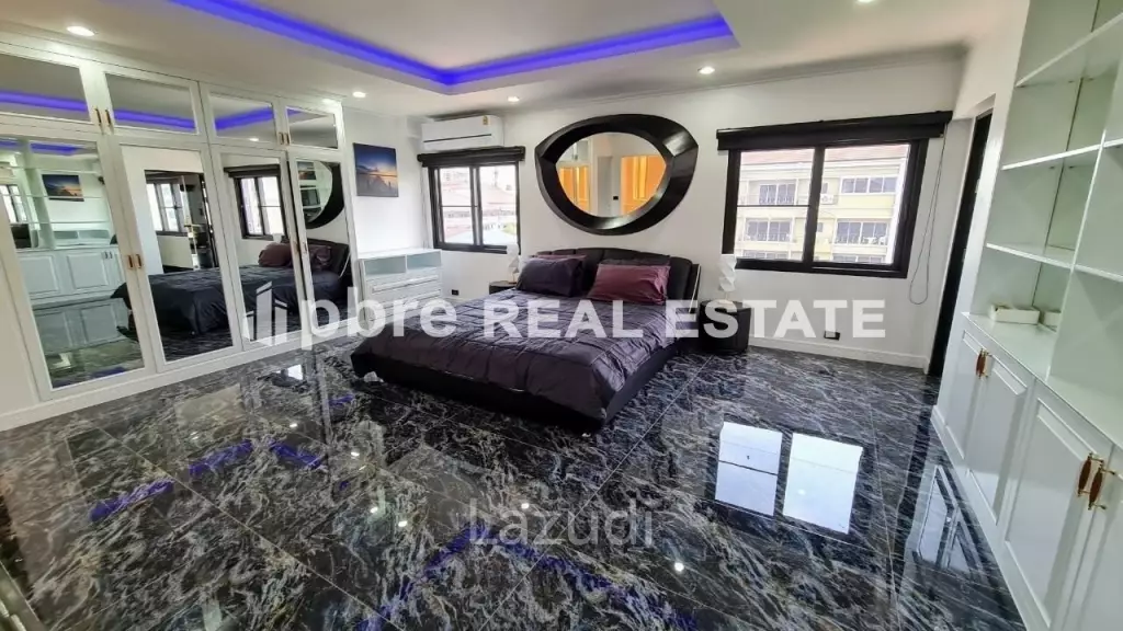 Amazing Penthouse Condo Pratumnak Pattaya