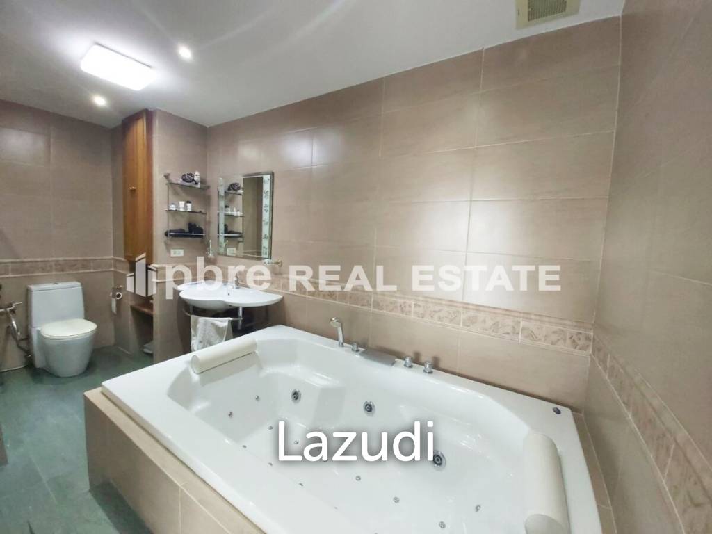 1 Bed 2 Bath 143 SQ.M View Talay 5 Condominium