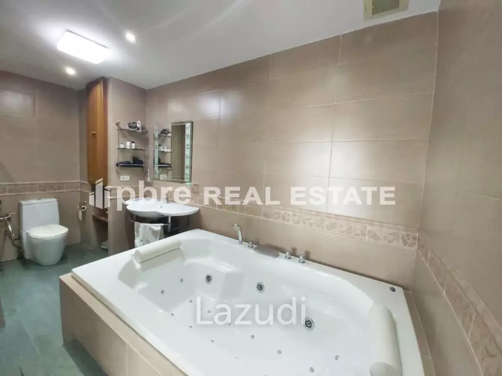 1 Bed 2 Bath 143 SQ.M View Talay 5 Condominium