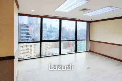 275 SQ.M Office for rent in Asoke