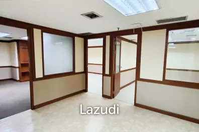 275 SQ.M Office for rent in Asoke