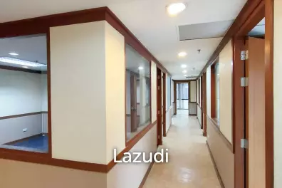 275 SQ.M Office for rent in Asoke