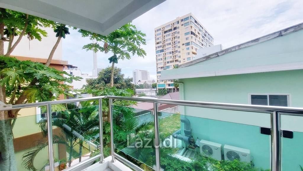 1 Bed 1 Bath 59 SQ.M Arunothai Condominium