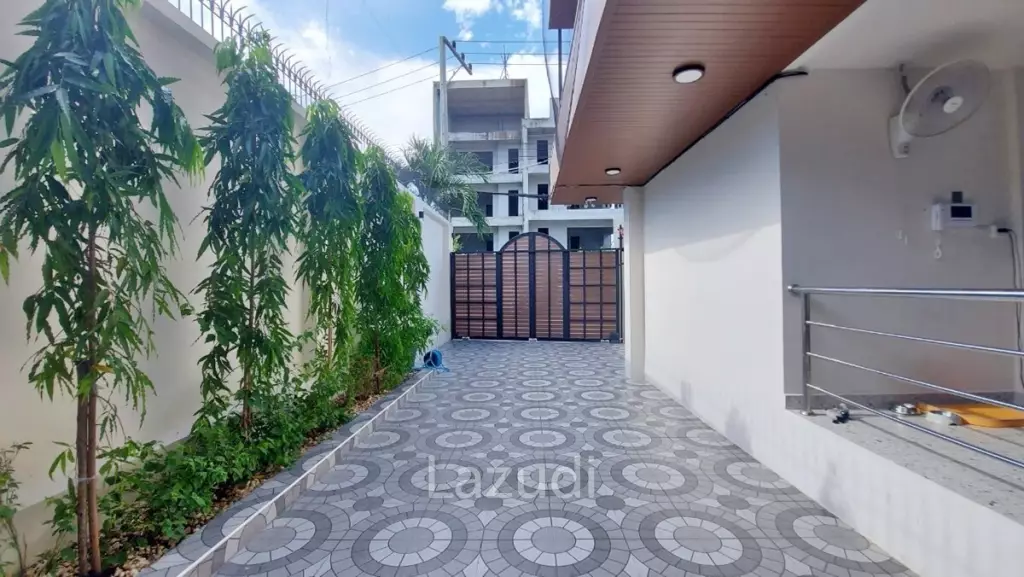 South Pattaya Large 3 Beds Apartment for Rent