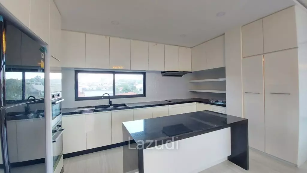 South Pattaya Large 3 Beds Apartment for Rent