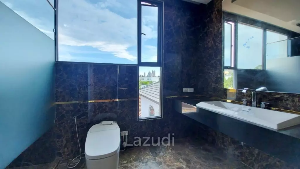 South Pattaya Large 3 Beds Apartment for Rent