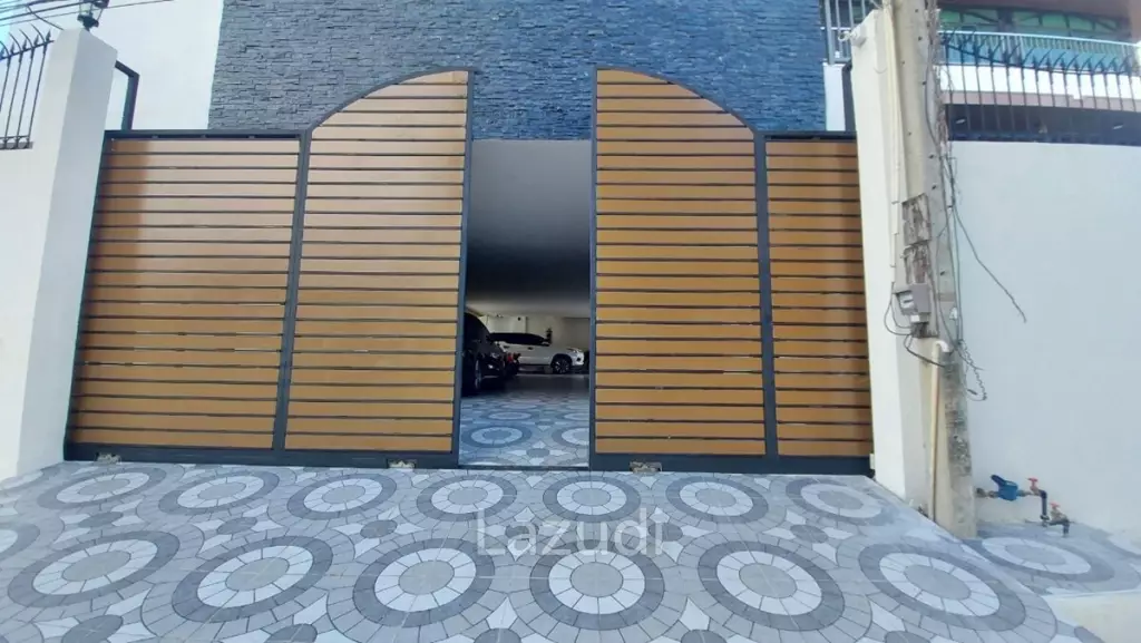 South Pattaya Large 3 Beds Apartment for Rent
