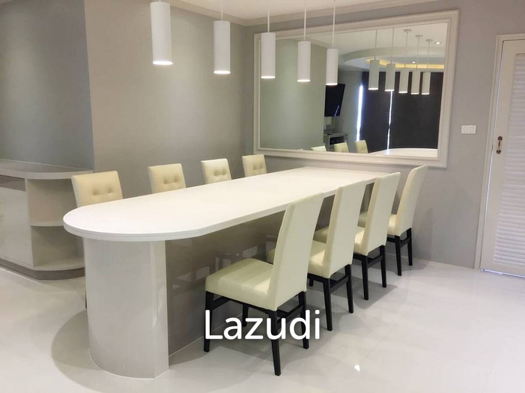3 Bed 2 Bath 174 SQ.M Park Beach Condominium