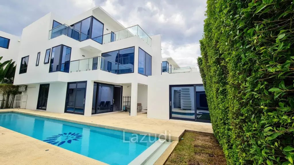 8 bed Luxury Pool Villa for Sale Jomtien Pattaya