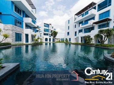 Beautiful 1 Bedroom Beachfront Condominium Close to the City of Hua Hin.