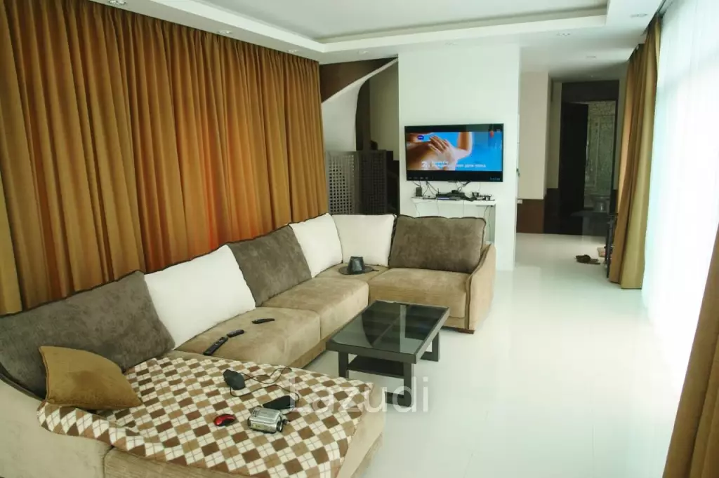 2 Storeys Village House for Sale in Jomtien