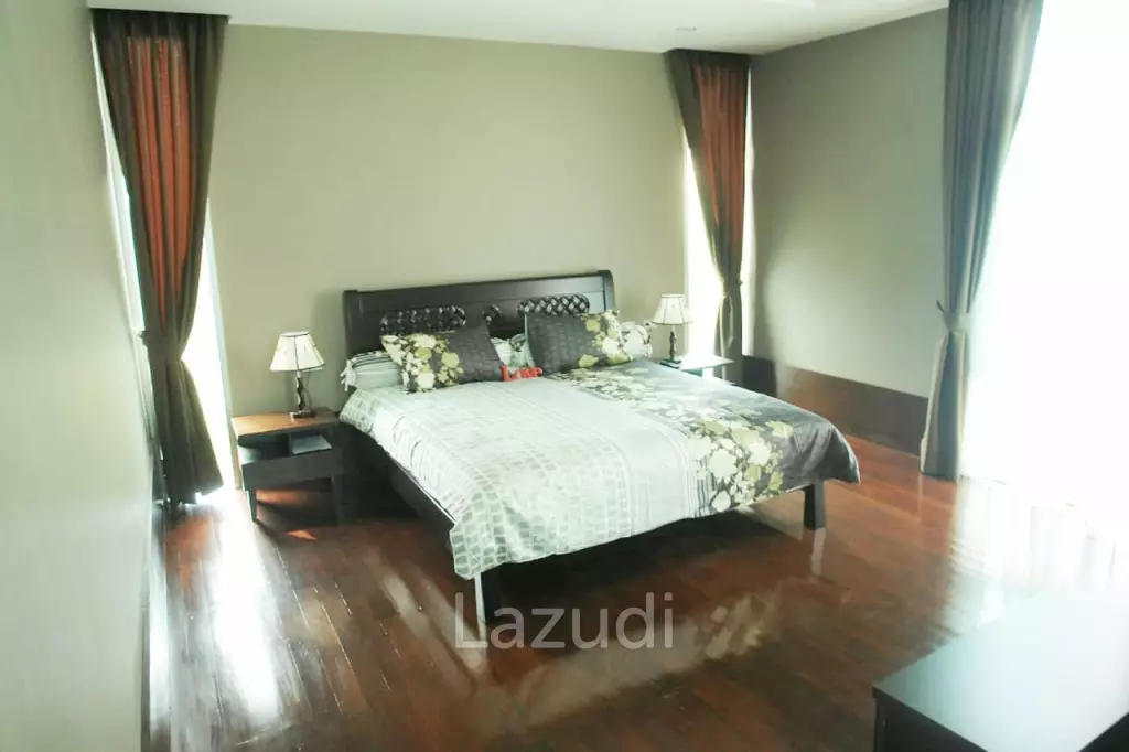 2 Storeys Village House for Sale in Jomtien