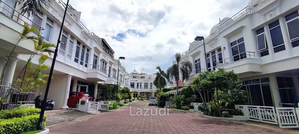 3 Storey House for Sale in Wong Amat Pattaya