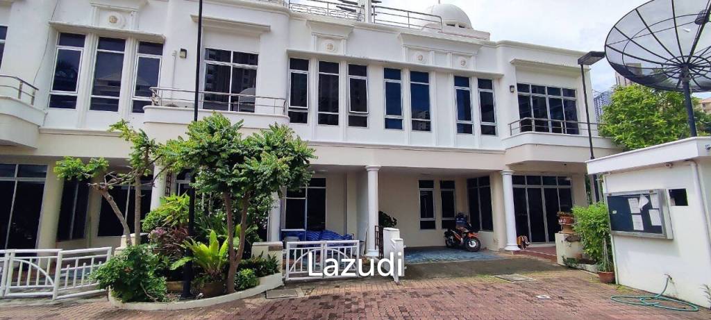 3 Storey House for Sale in Wong Amat Pattaya