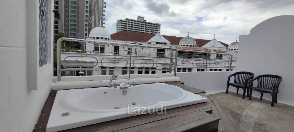3 Storey House for Sale in Wong Amat Pattaya