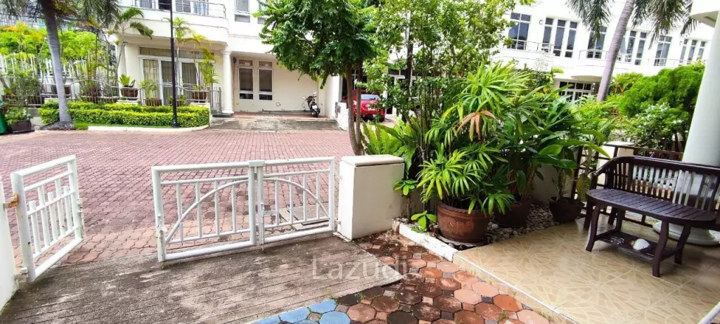 3 Storey House for Sale in Wong Amat Pattaya