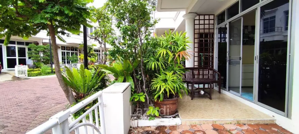 3 Storey House for Sale in Wong Amat Pattaya