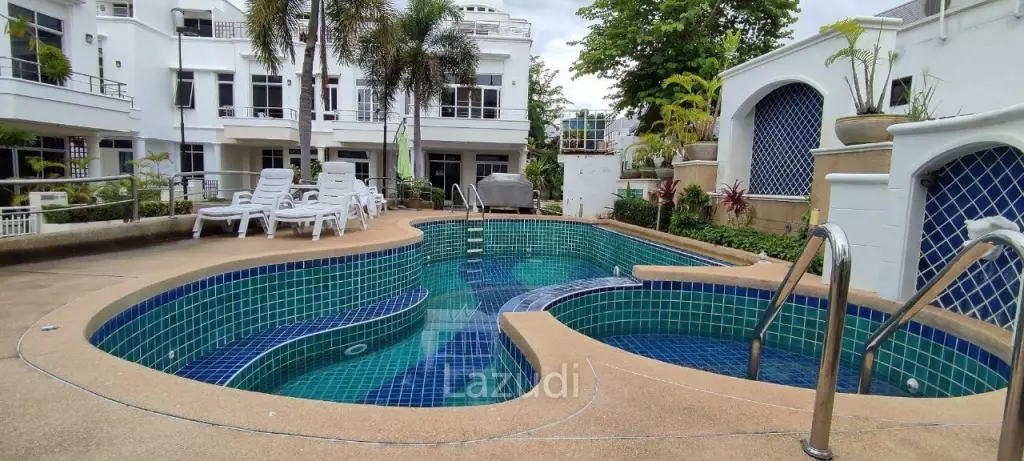 3 Storey House for Sale in Wong Amat Pattaya