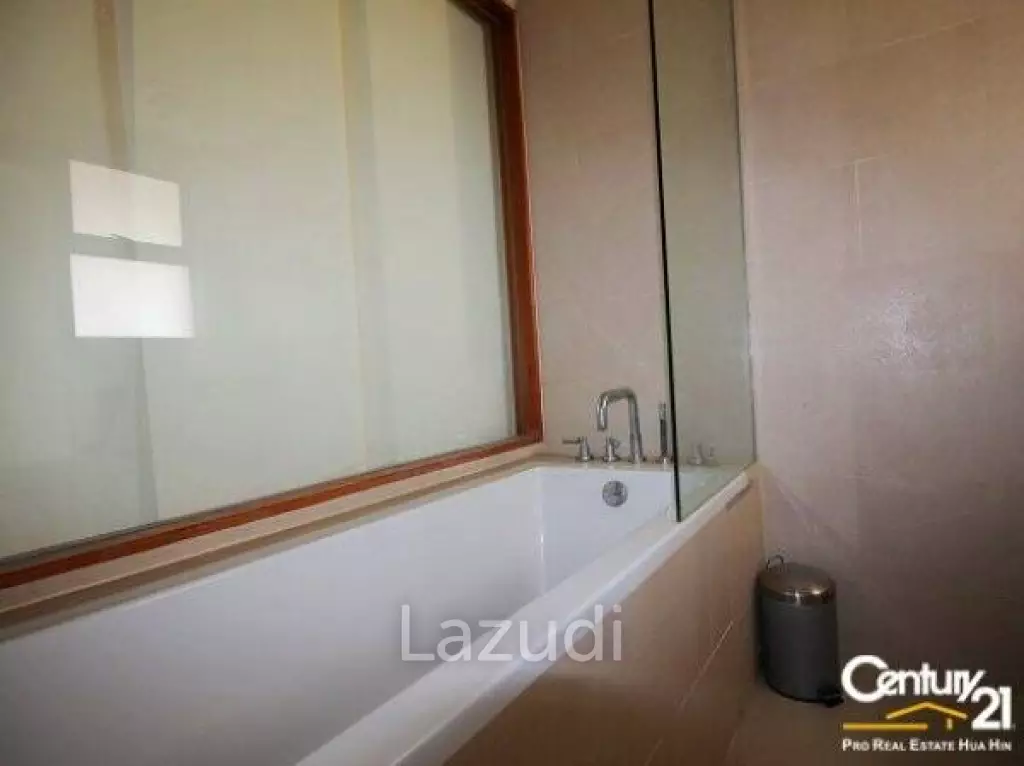 DUPLEX 1 BEDROOM BEACHFRONT CONDO