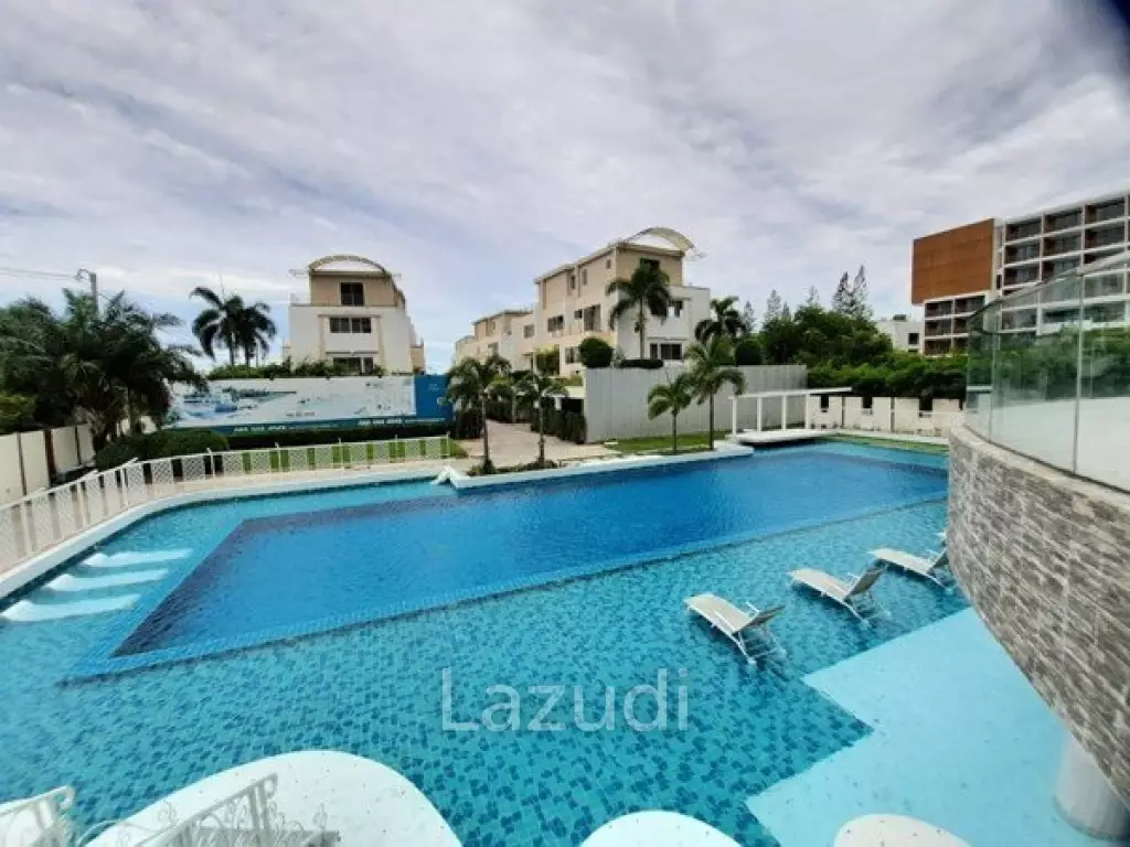 Spacious Condo for Sale in Na Jomtien