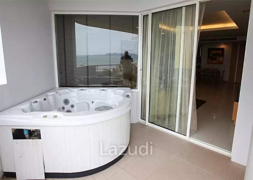 Spacious Condo for Sale in Na Jomtien
