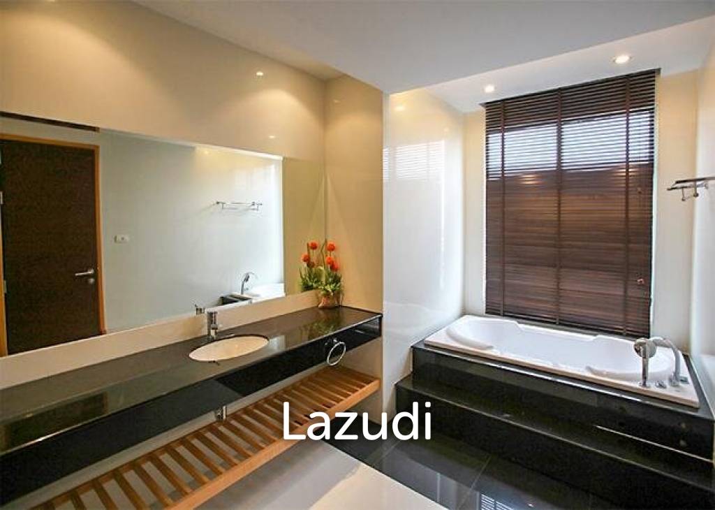 Spacious Condo for Sale in Na Jomtien