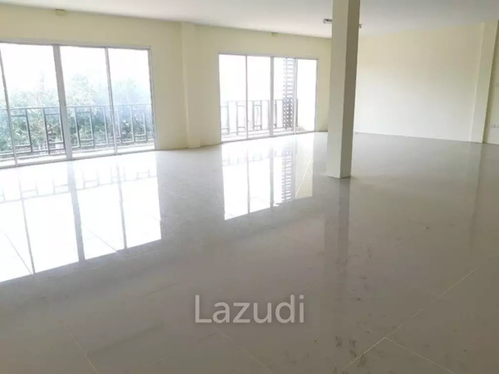 Large Shophouse for Sale in Pattaya