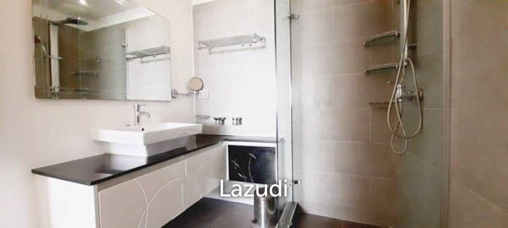 2 Beds Tudor Court Condo for Sale in Pratumnak