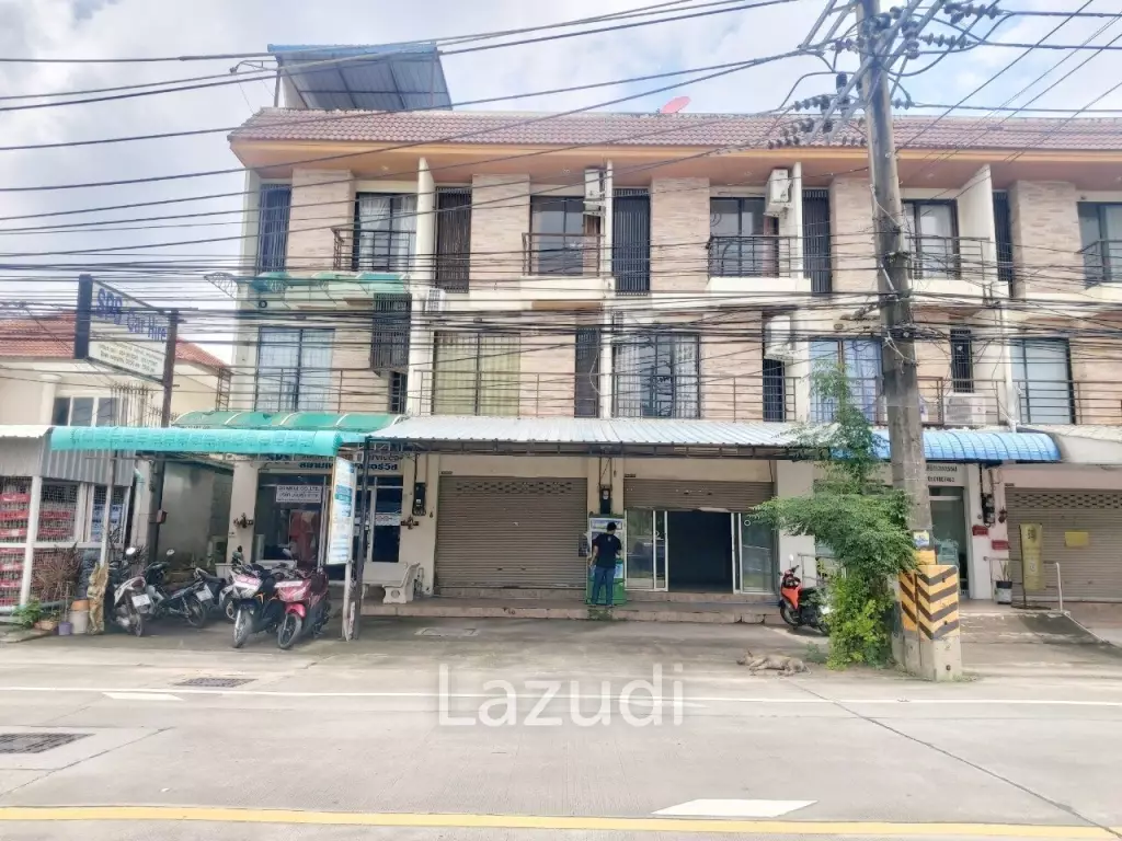 Unfurnished Shophouse with 3 Stories for Sale