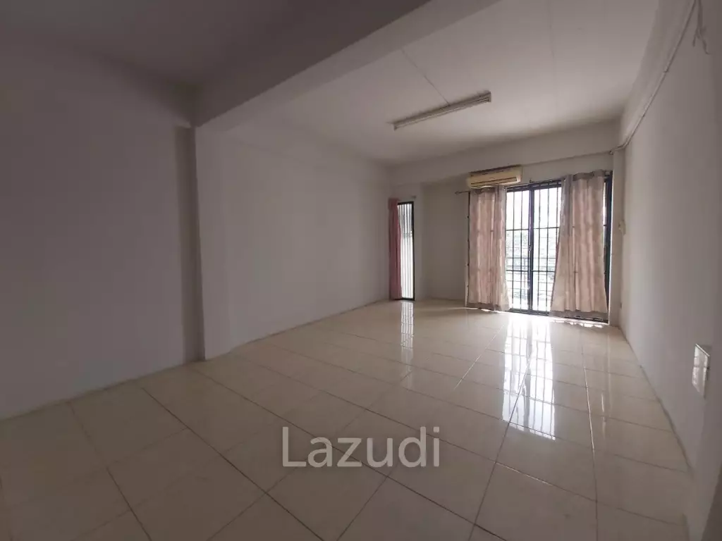 Unfurnished Shophouse with 3 Stories for Sale