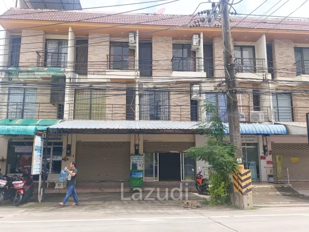Unfurnished Shophouse with 3 Stories for Sale